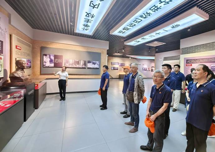 公司黨委組織開展黨日活動