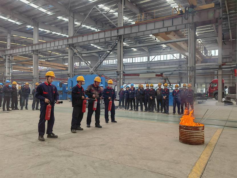 鋼構(gòu)公司開展消防應(yīng)急演練活動 鋼構(gòu)公司開展消防應(yīng)急演練活動